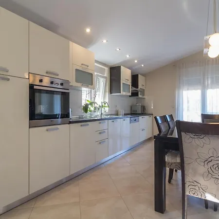 Apartment Modern Mia - By Ta Leut Agency